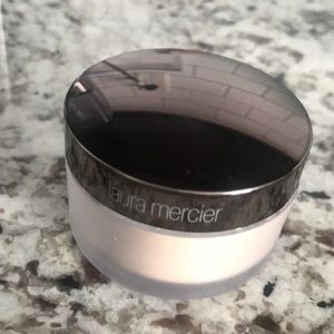 Laura Mercier Translucent Glow Powder